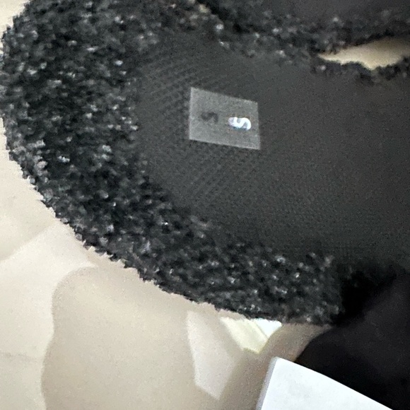 Skinners sock shoe Sz S
Suitable for men Sz 6-7.5 or women 7-8.5
NEW - Picture 4 of 6